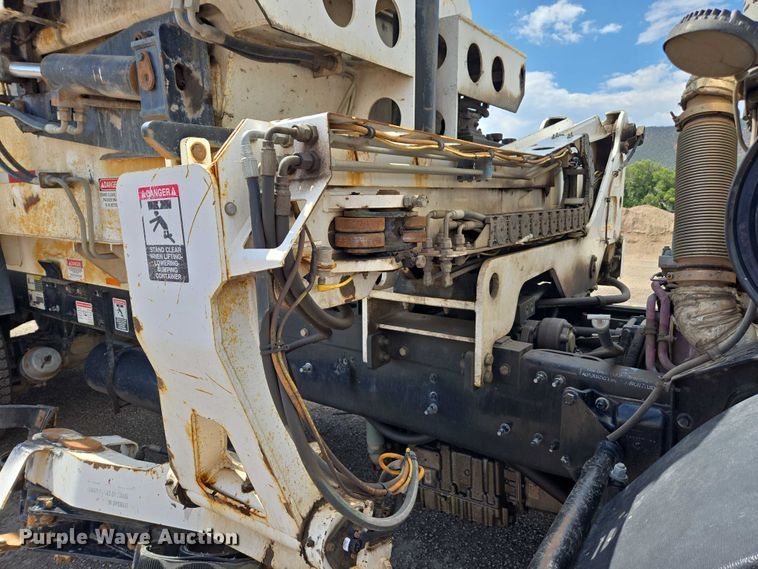 image for item EC1168 2014 Mack Leu refuse truck