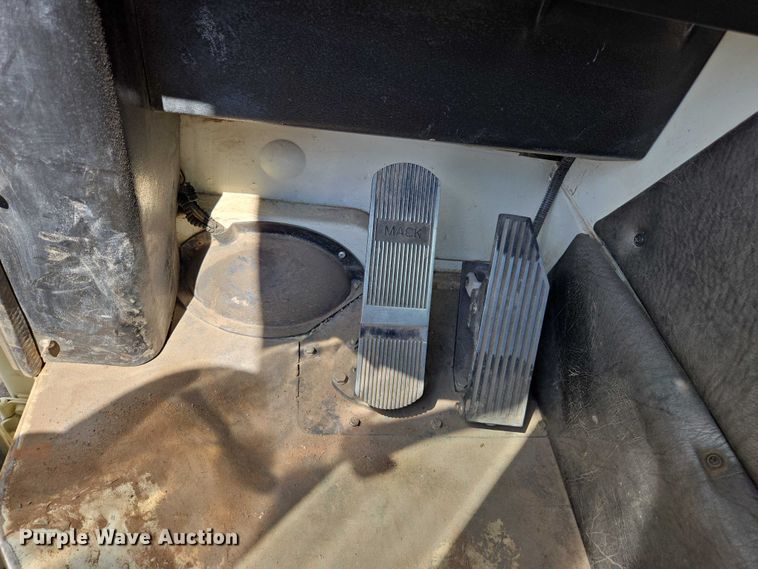 image for item EC1168 2014 Mack Leu refuse truck