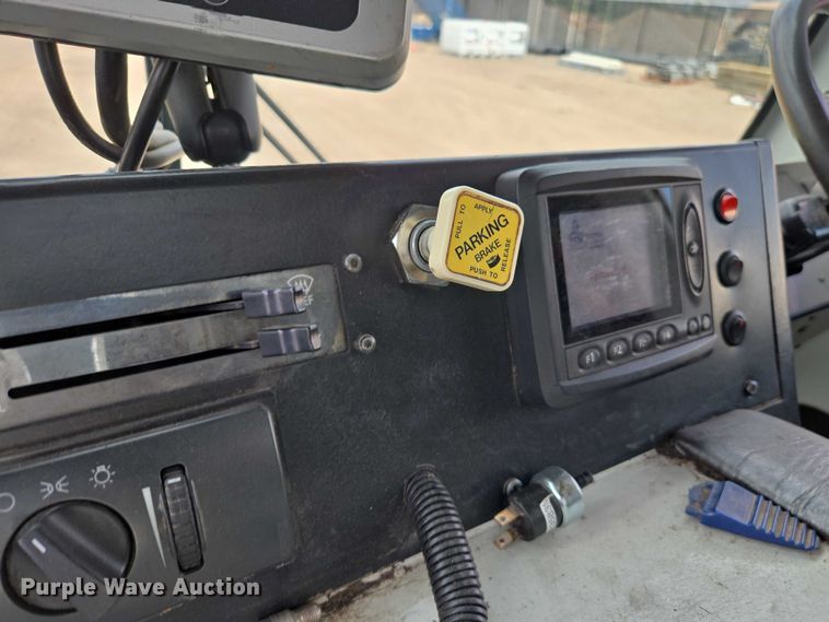 image for item EC1168 2014 Mack Leu refuse truck