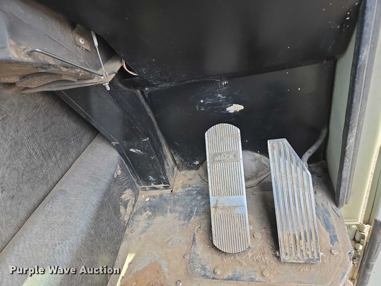 image for item EC1168 2014 Mack Leu refuse truck