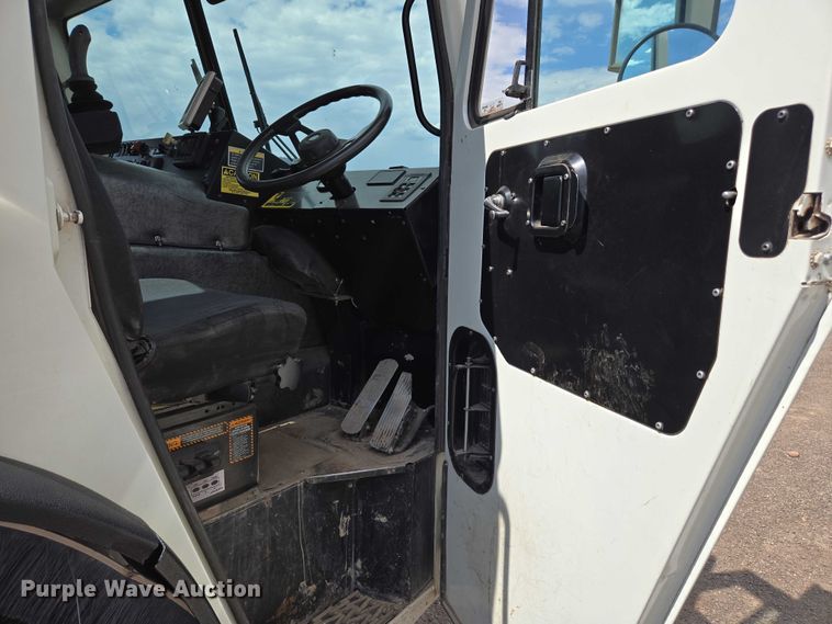 image for item EC1168 2014 Mack Leu refuse truck