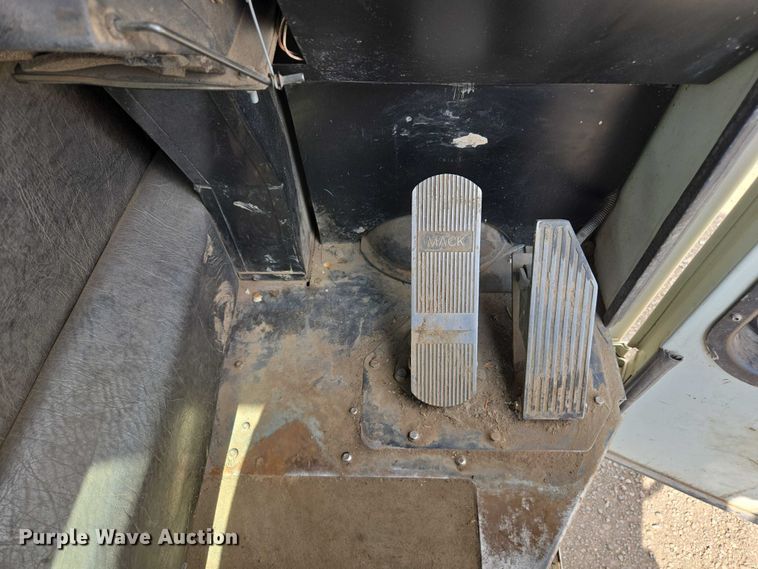 image for item EC1168 2014 Mack Leu refuse truck