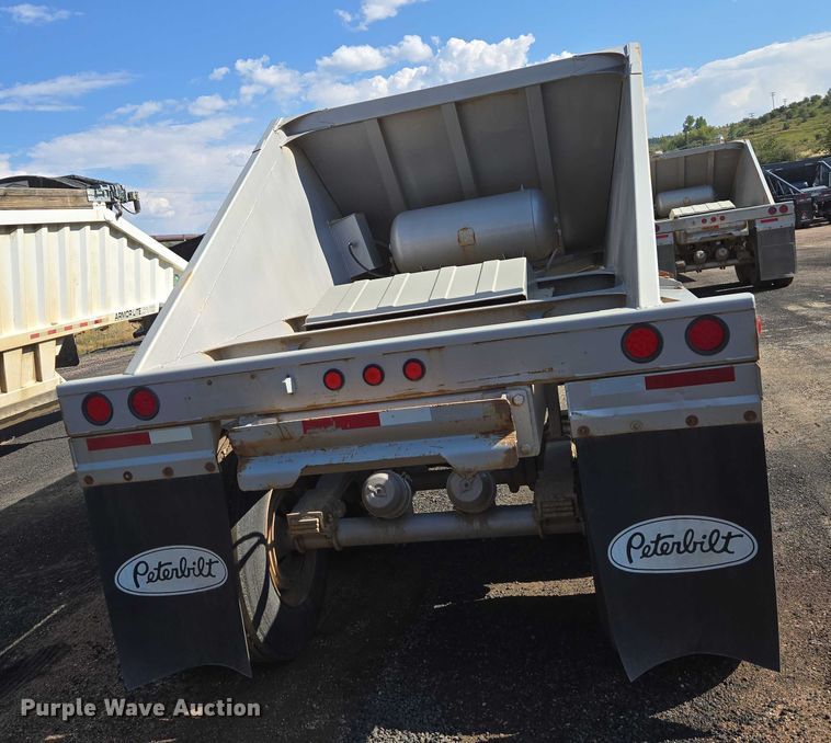 image for item EC1169 2005 Ranch Manufacturing Co. bottom dump trailer
