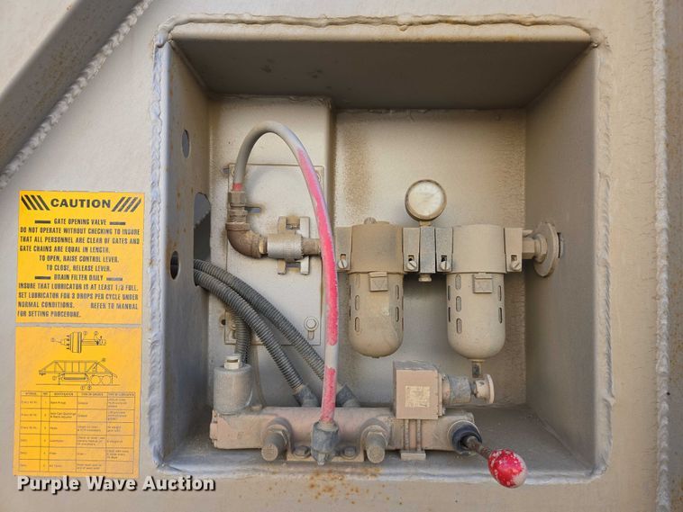 image for item EC1169 2005 Ranch Manufacturing Co. bottom dump trailer