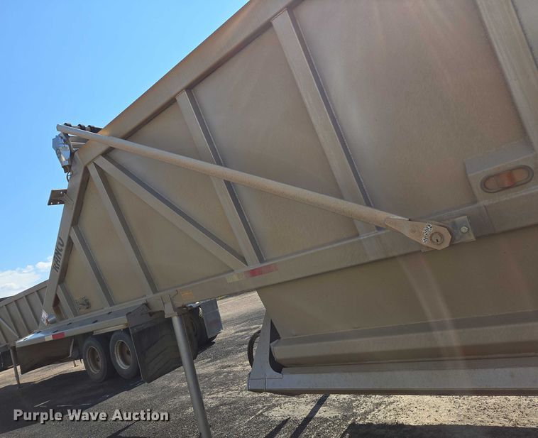 image for item EC1169 2005 Ranch Manufacturing Co. bottom dump trailer