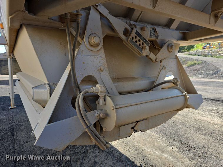 image for item EC1169 2005 Ranch Manufacturing Co. bottom dump trailer