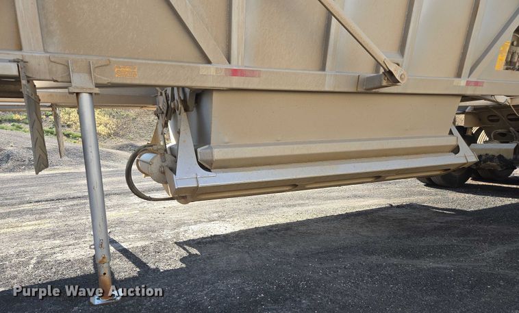 image for item EC1169 2005 Ranch Manufacturing Co. bottom dump trailer