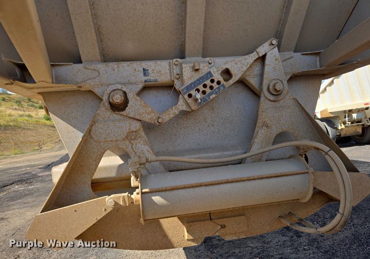 image for item EC1169 2005 Ranch Manufacturing Co. bottom dump trailer