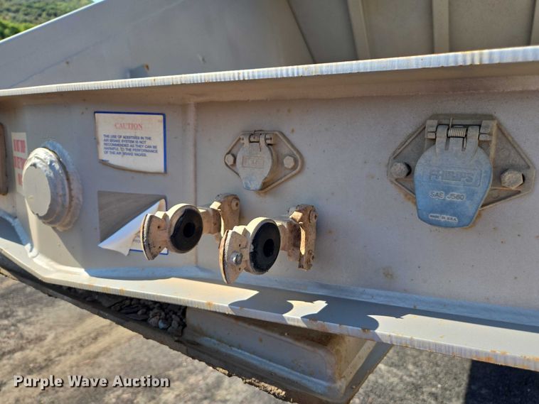 image for item EC1169 2005 Ranch Manufacturing Co. bottom dump trailer