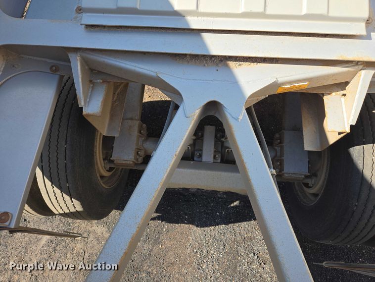 image for item EC1169 2005 Ranch Manufacturing Co. bottom dump trailer