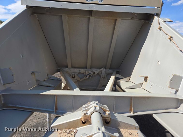 image for item EC1169 2005 Ranch Manufacturing Co. bottom dump trailer