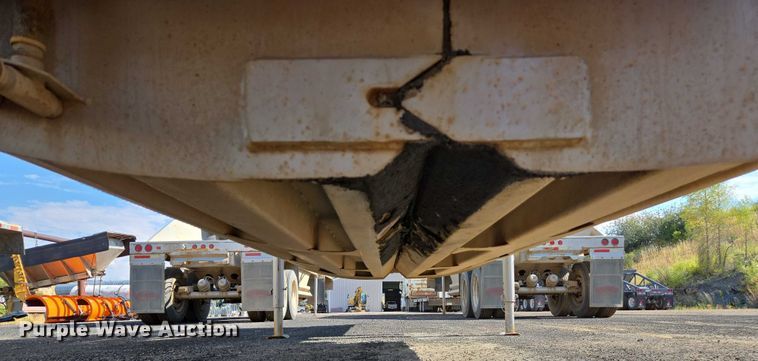 image for item EC1169 2005 Ranch Manufacturing Co. bottom dump trailer