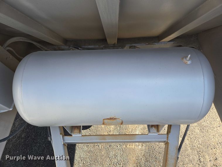 image for item EC1169 2005 Ranch Manufacturing Co. bottom dump trailer