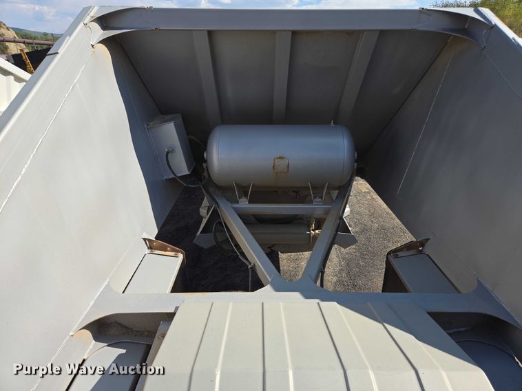 image for item EC1169 2005 Ranch Manufacturing Co. bottom dump trailer