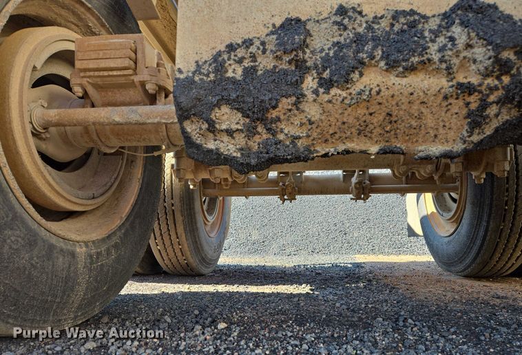 image for item EC1169 2005 Ranch Manufacturing Co. bottom dump trailer