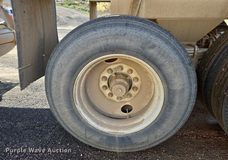 image for item EC1169 2005 Ranch Manufacturing Co. bottom dump trailer