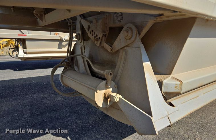 image for item EC1170 2004 Ranch Manufacturing  Co. bottom dump trailer