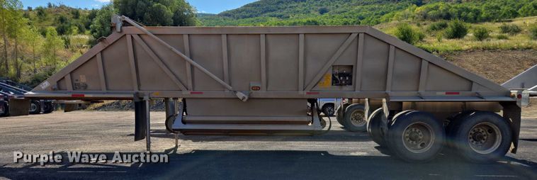 image for item EC1171 2004 Ranch Manufacturing Co. bottom dump trailer