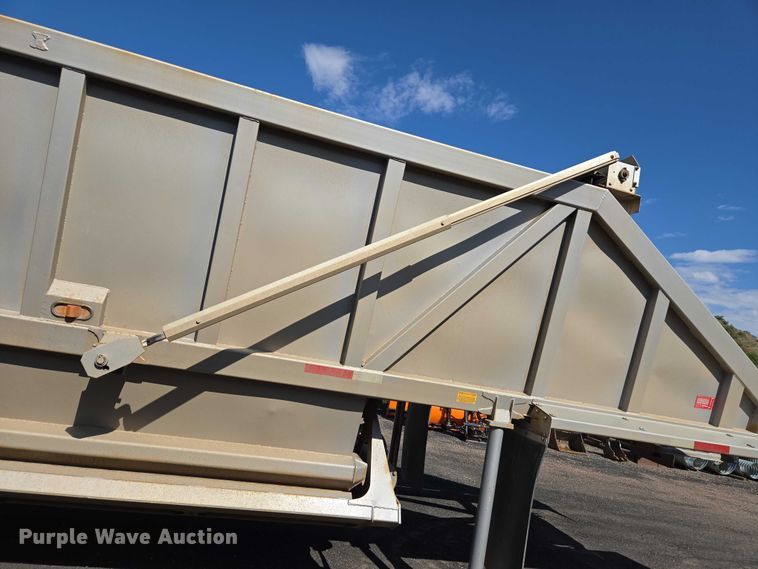 image for item EC1171 2004 Ranch Manufacturing Co. bottom dump trailer