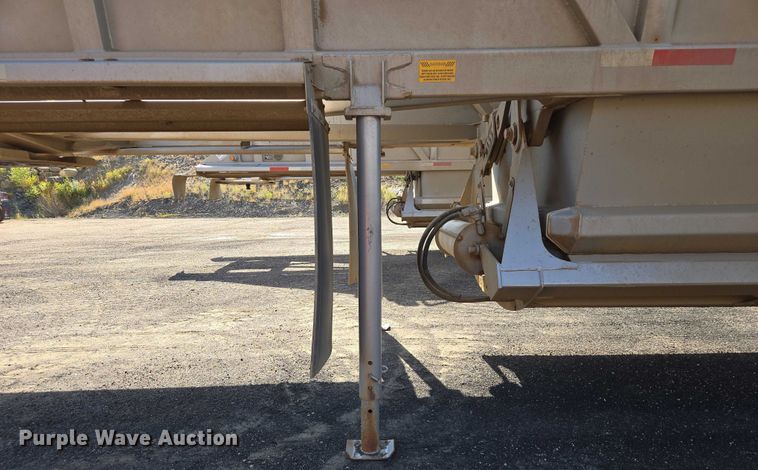 image for item EC1171 2004 Ranch Manufacturing Co. bottom dump trailer