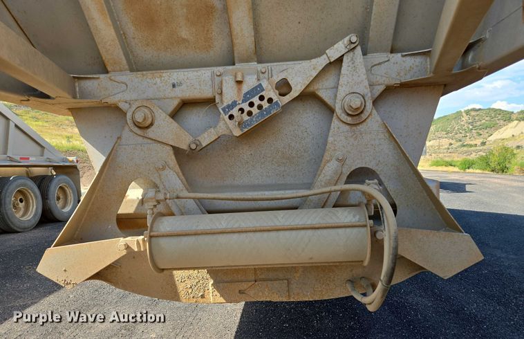 image for item EC1171 2004 Ranch Manufacturing Co. bottom dump trailer