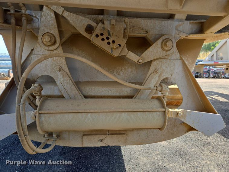 image for item EC1171 2004 Ranch Manufacturing Co. bottom dump trailer