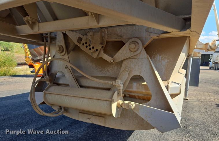 image for item EC1171 2004 Ranch Manufacturing Co. bottom dump trailer