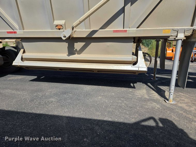 image for item EC1171 2004 Ranch Manufacturing Co. bottom dump trailer