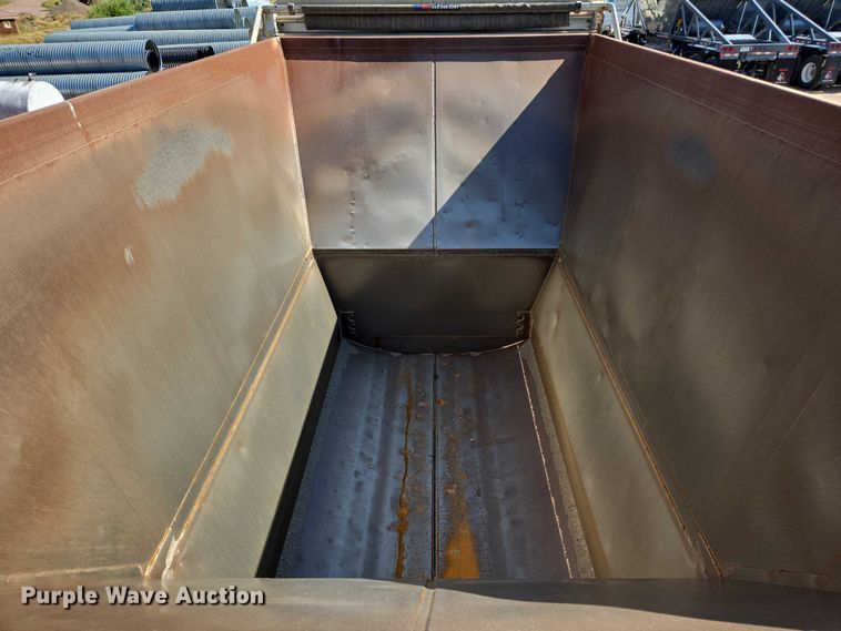 image for item EC1171 2004 Ranch Manufacturing Co. bottom dump trailer