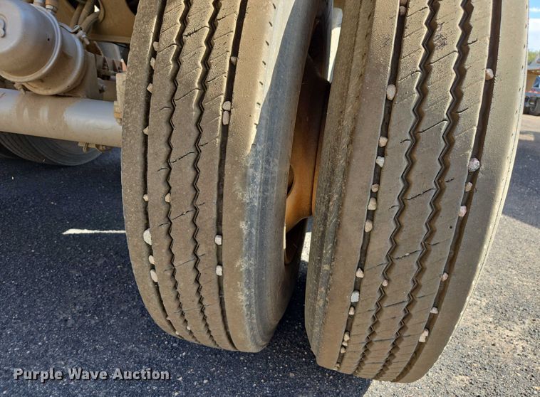 image for item EC1171 2004 Ranch Manufacturing Co. bottom dump trailer