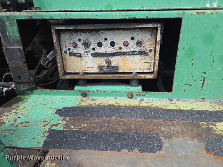 image for item EC1181 1989 Barber-Greene BG-240B paver