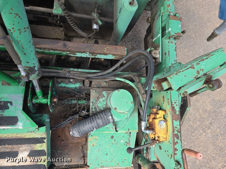 image for item EC1181 1989 Barber-Greene BG-240B paver