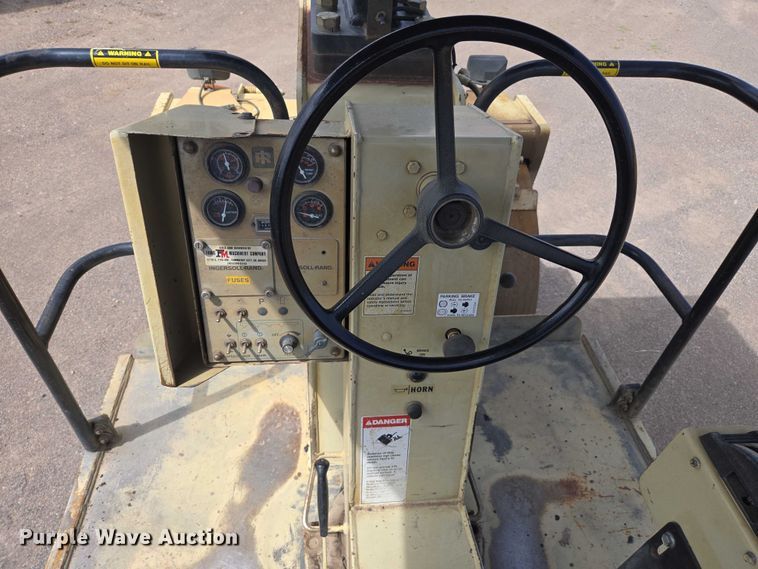 image for item EC1183 1993 Ingersoll Rand ST80 double drum roller