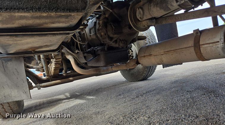 image for item EC1184 1981 Ford C800 oil distributor truck