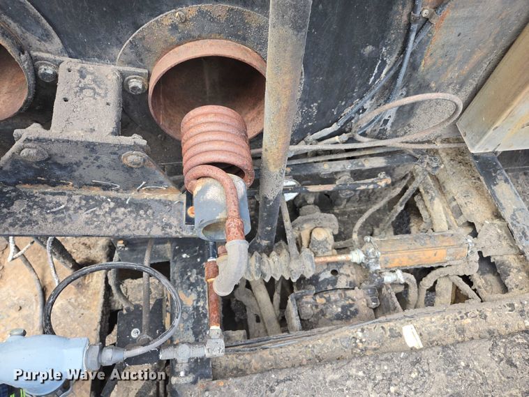 image for item EC1184 1981 Ford C800 oil distributor truck