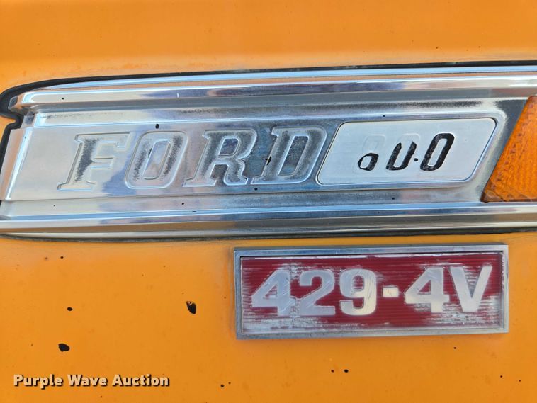 image for item EC1184 1981 Ford C800 oil distributor truck