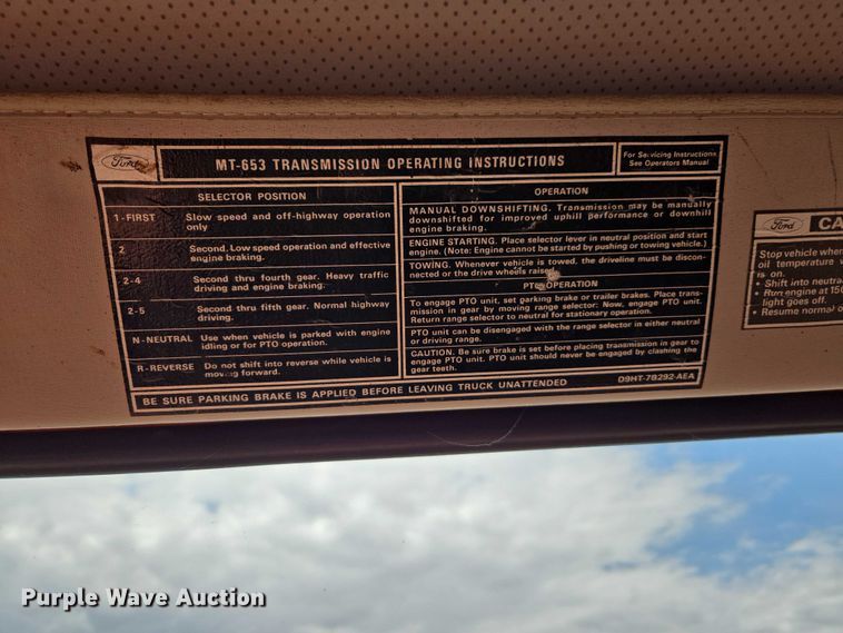 image for item EC1184 1981 Ford C800 oil distributor truck