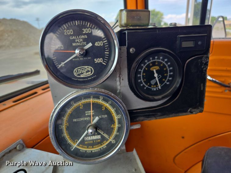 image for item EC1184 1981 Ford C800 oil distributor truck