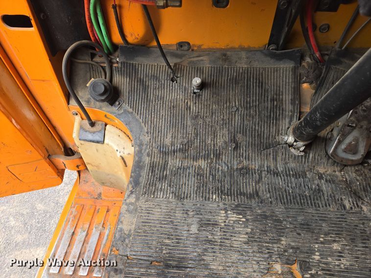 image for item EC1184 1981 Ford C800 oil distributor truck