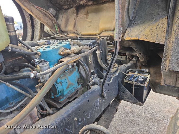 image for item EC1184 1981 Ford C800 oil distributor truck