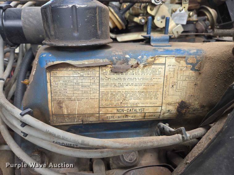 image for item EC1184 1981 Ford C800 oil distributor truck