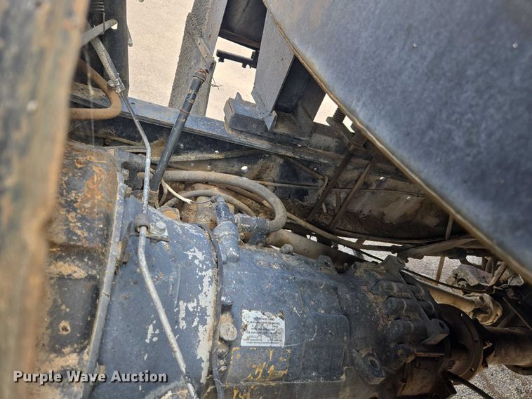 image for item EC1184 1981 Ford C800 oil distributor truck