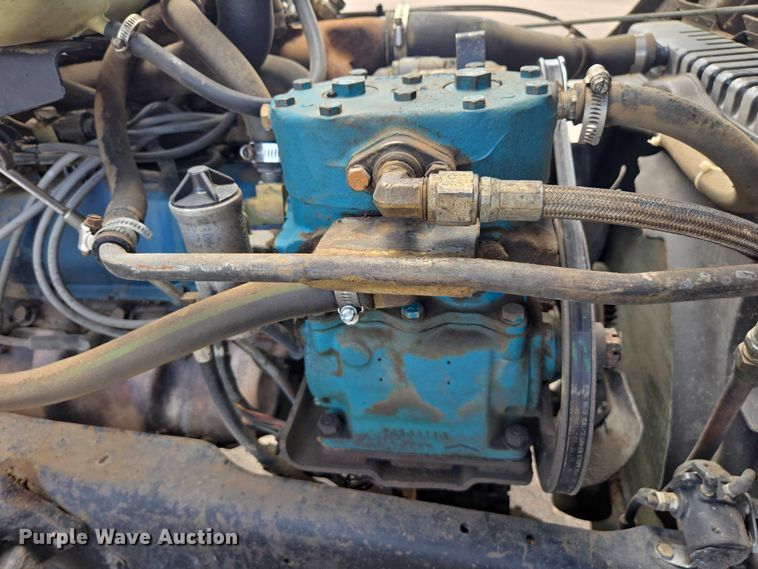 image for item EC1184 1981 Ford C800 oil distributor truck