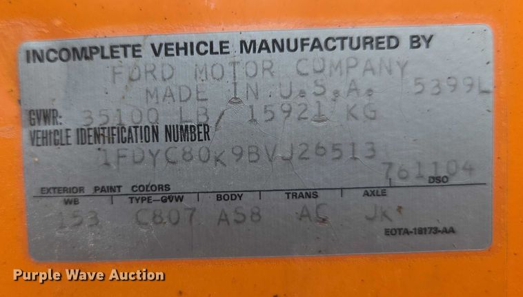 image for item EC1184 1981 Ford C800 oil distributor truck