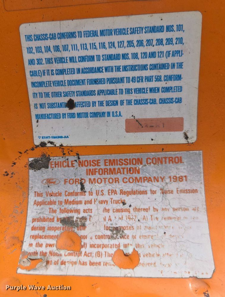 image for item EC1184 1981 Ford C800 oil distributor truck