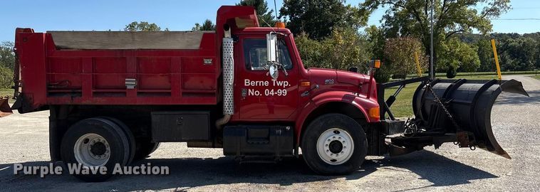 image for item EC4413 1999 International 4900 dump truck