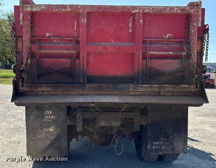 image for item EC4413 1999 International 4900 dump truck