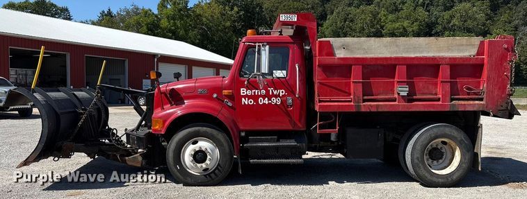 image for item EC4413 1999 International 4900 dump truck