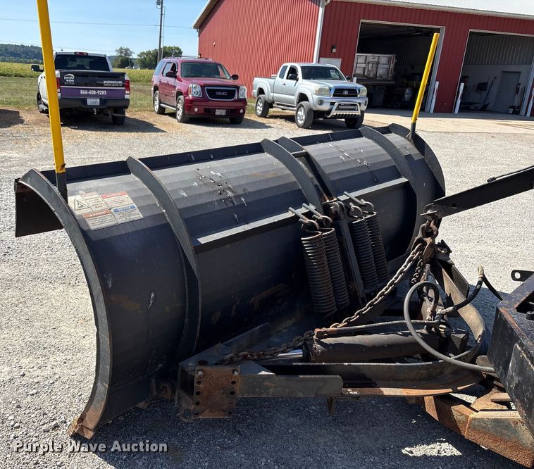 image for item EC4413 1999 International 4900 dump truck