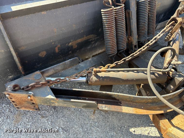 image for item EC4413 1999 International 4900 dump truck